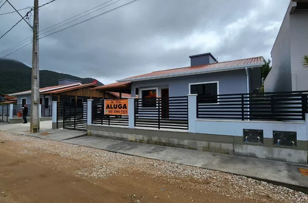 Casa para aluguel - 2 Domitorios - Bairro Ressacada - Garopaba