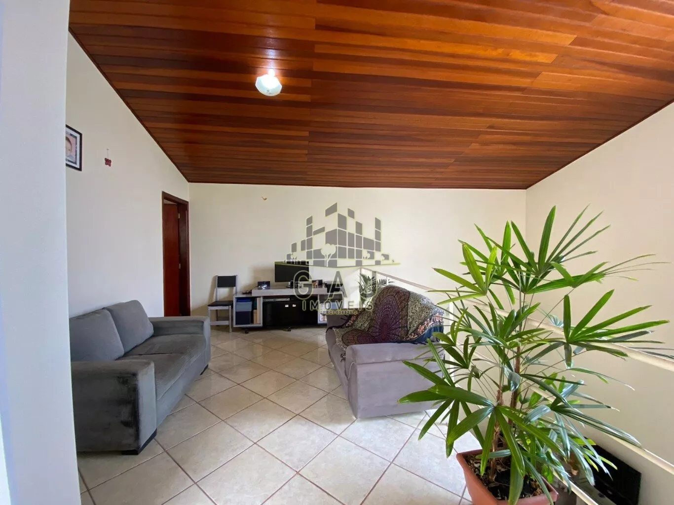 Casa à venda com 3 quartos, 166m² - Foto 1