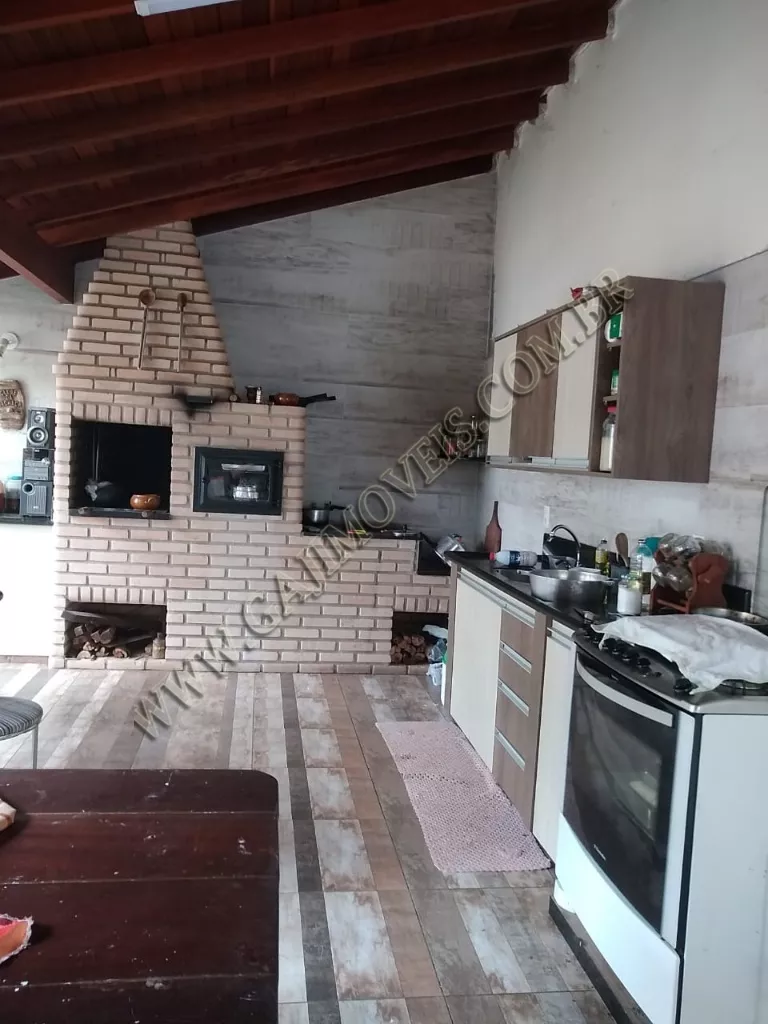 Casa à venda com 4 quartos, 300m² - Foto 4