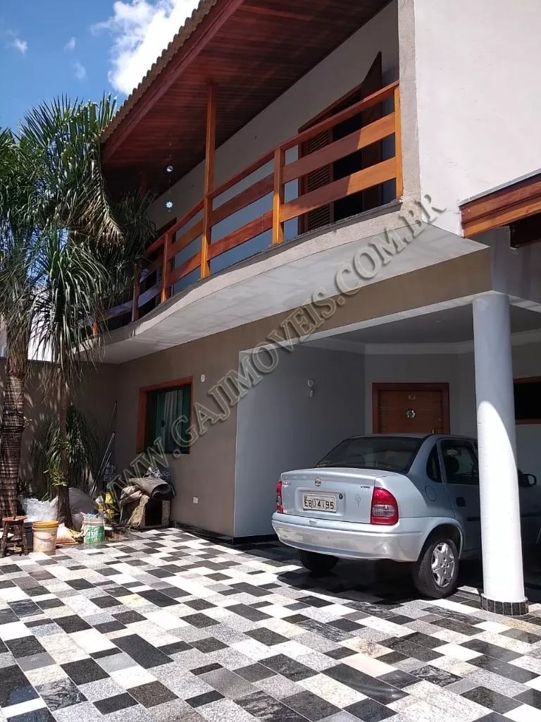 Casa à venda com 4 quartos, 300m² - Foto 1