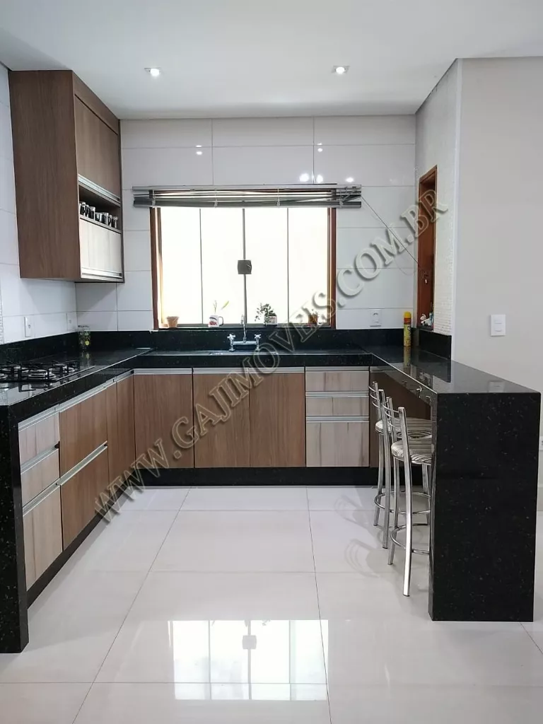 Casa à venda com 4 quartos, 300m² - Foto 2