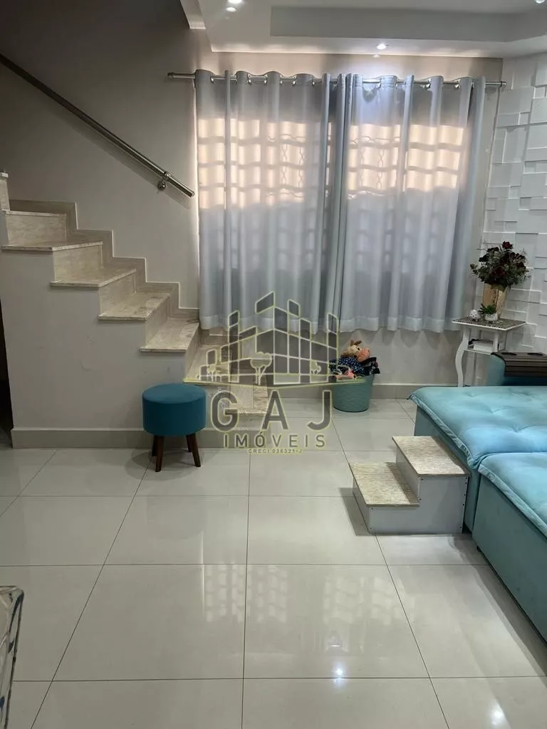 Casa à venda com 3 quartos, 161m² - Foto 1