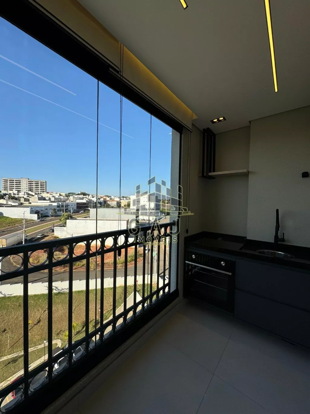 Apartamento à venda com 2 quartos, 70m² - Foto 2