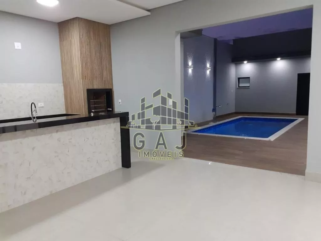 Casa à venda com 3 quartos, 220m² - Foto 1