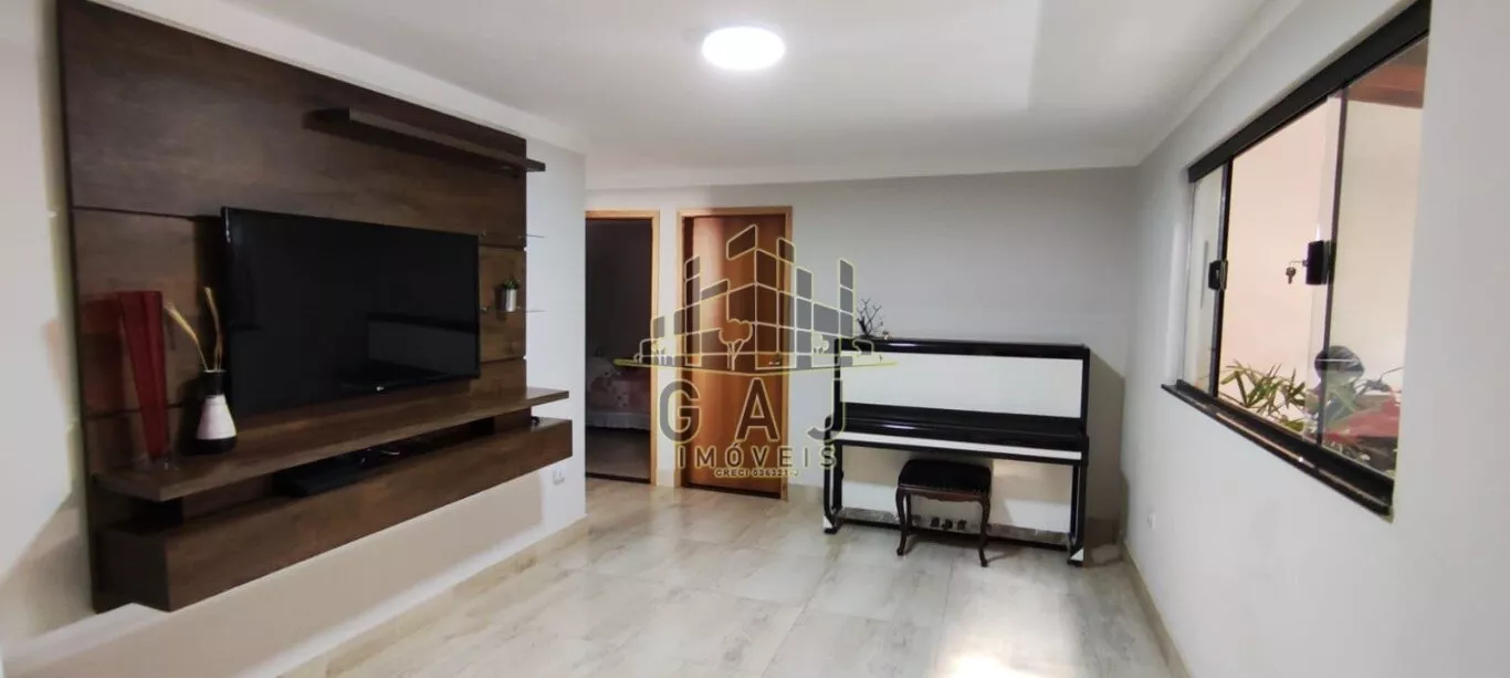 Casa à venda com 3 quartos, 90m² - Foto 1