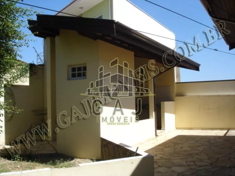 Casa à venda com 3 quartos, 230m² - Foto 2