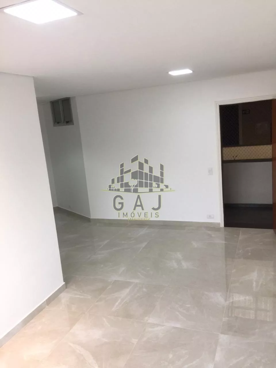 Apartamento à venda com 3 quartos, 111m² - Foto 3