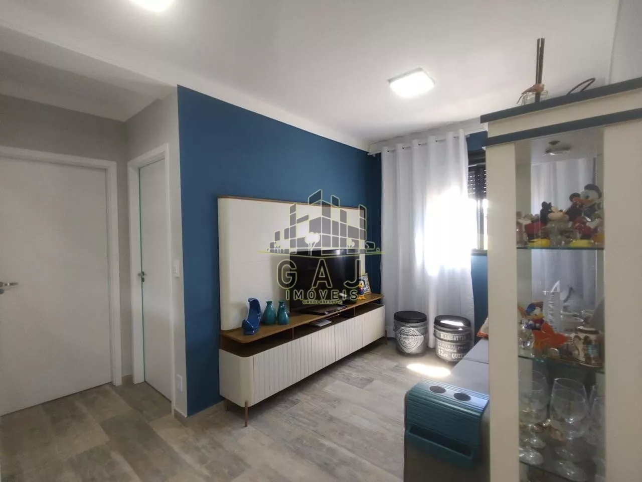 Apartamento à venda com 2 quartos, 70m² - Foto 1