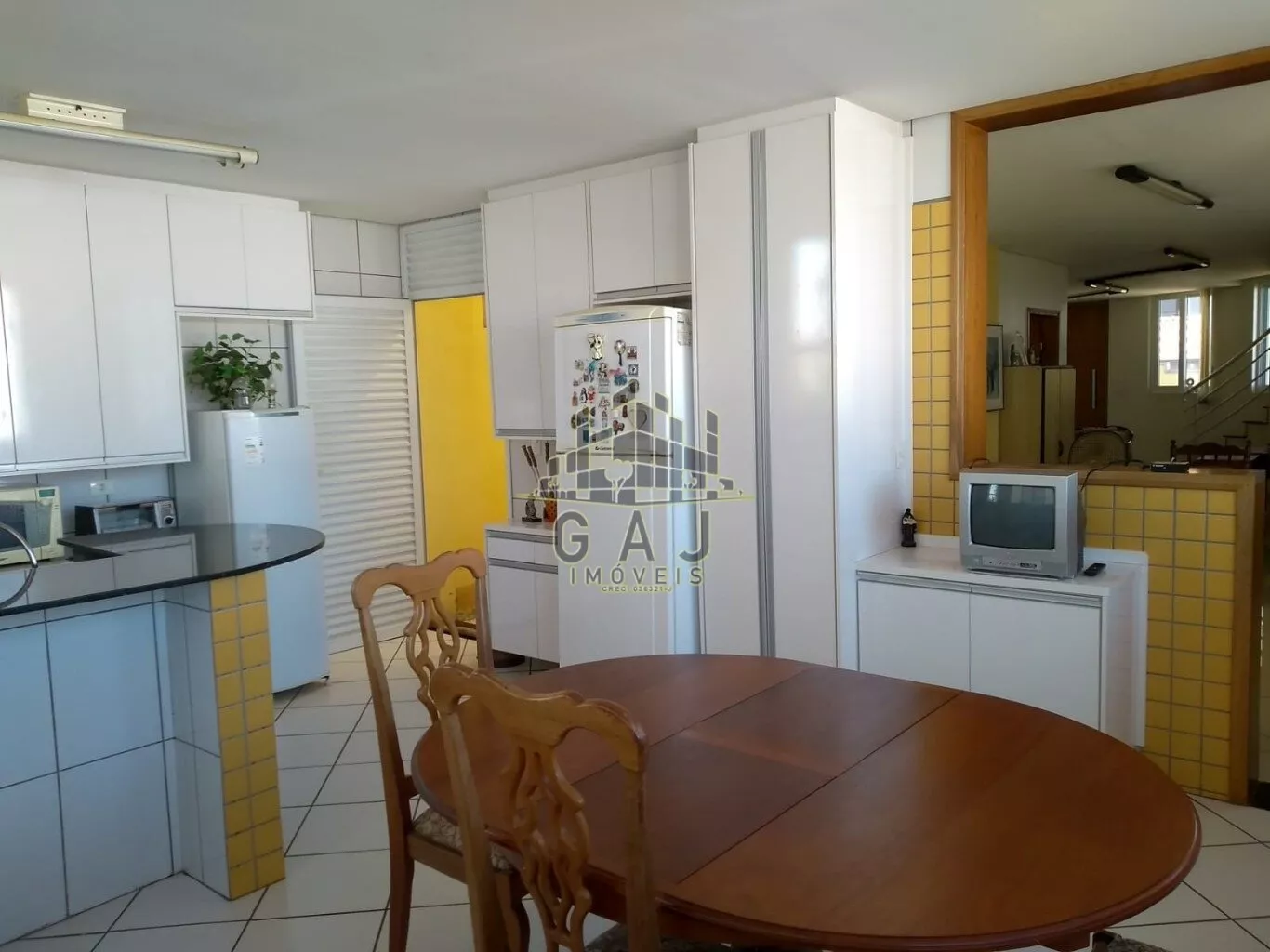 Casa à venda com 3 quartos, 240m² - Foto 8