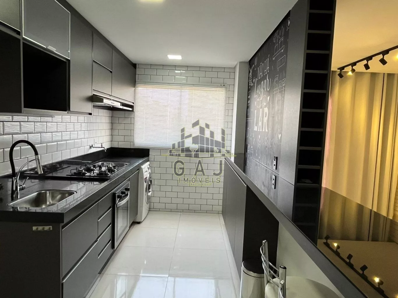 Apartamento à venda com 2 quartos, 65m² - Foto 4