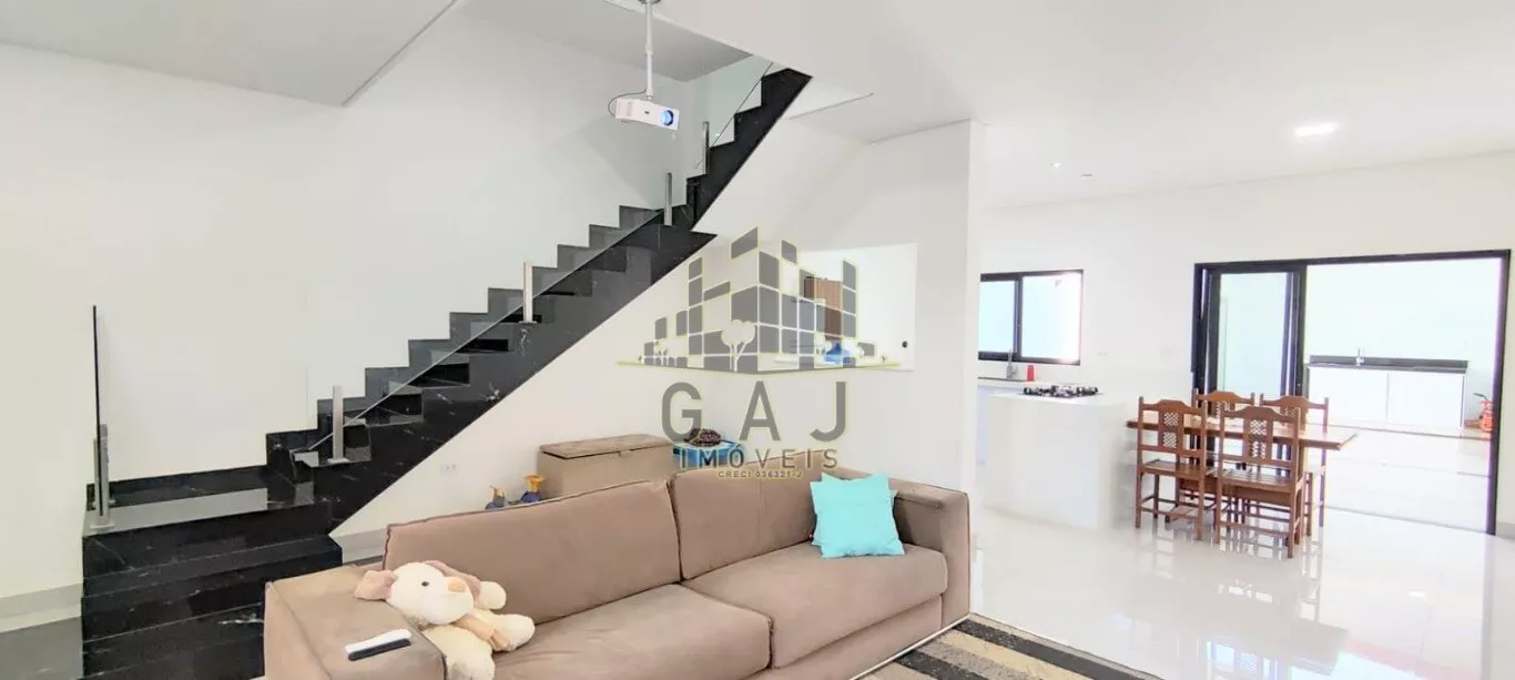 Casa à venda com 3 quartos, 180m² - Foto 1