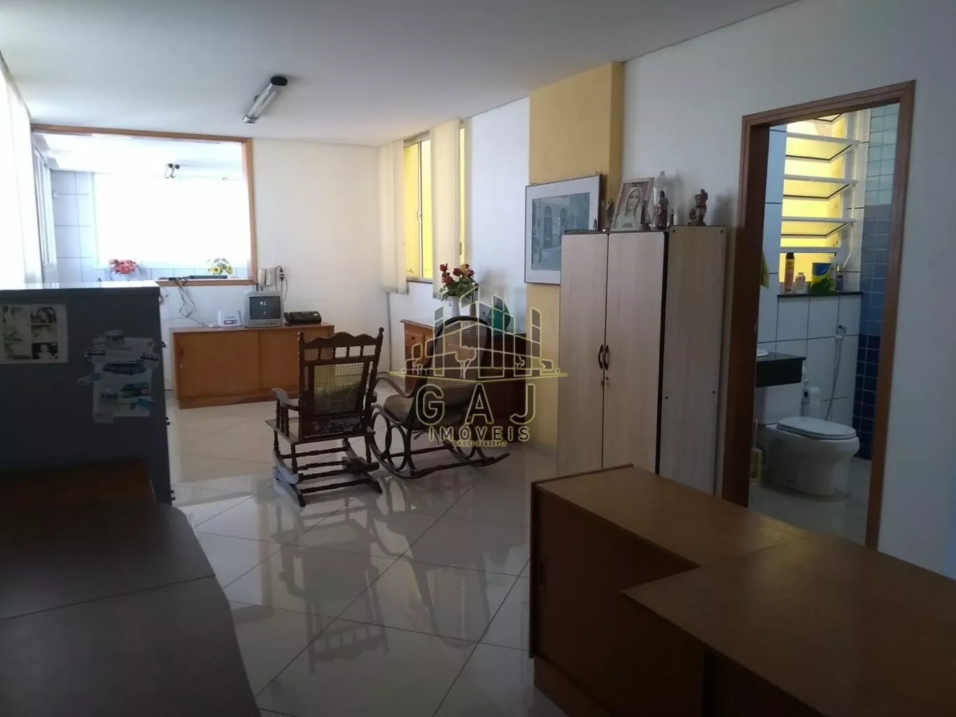 Casa à venda com 3 quartos, 240m² - Foto 2