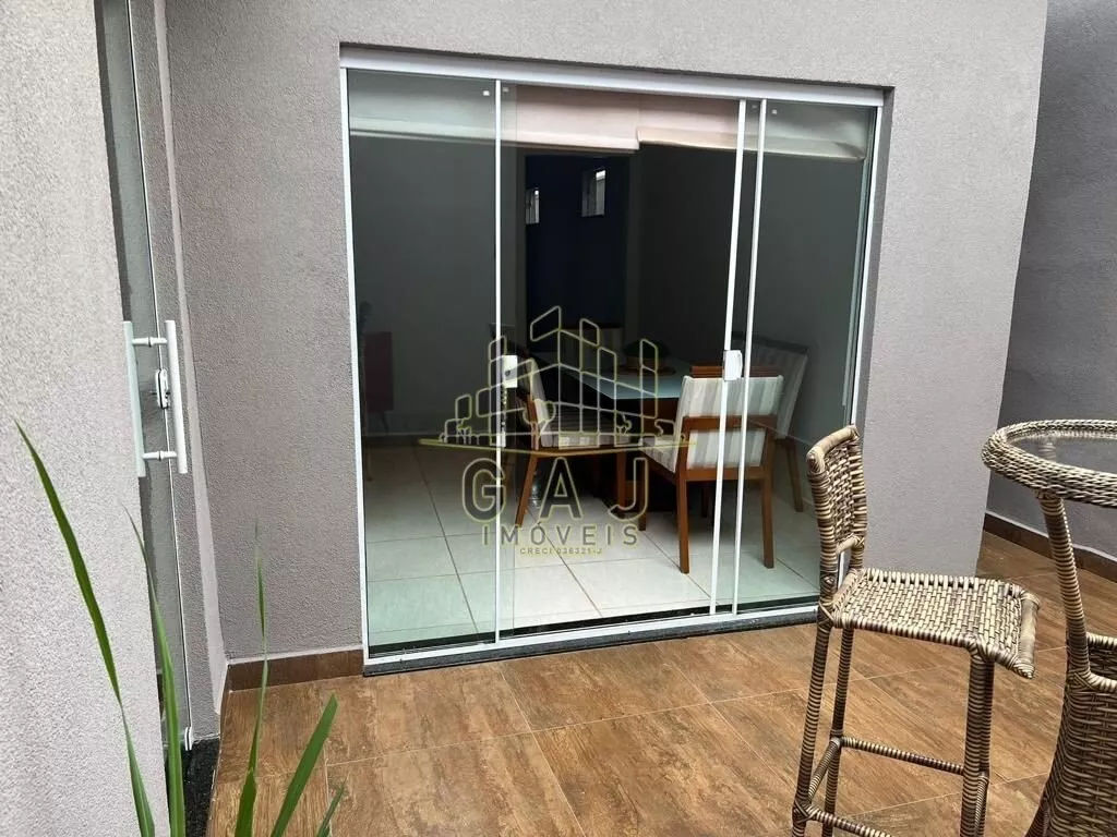 Casa à venda com 2 quartos, 171m² - Foto 1