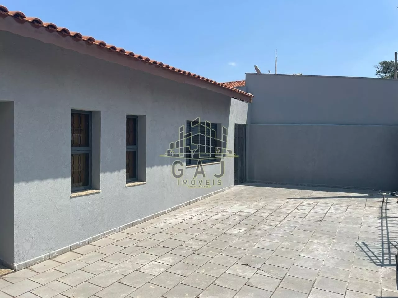 Casa à venda com 3 quartos, 131m² - Foto 1