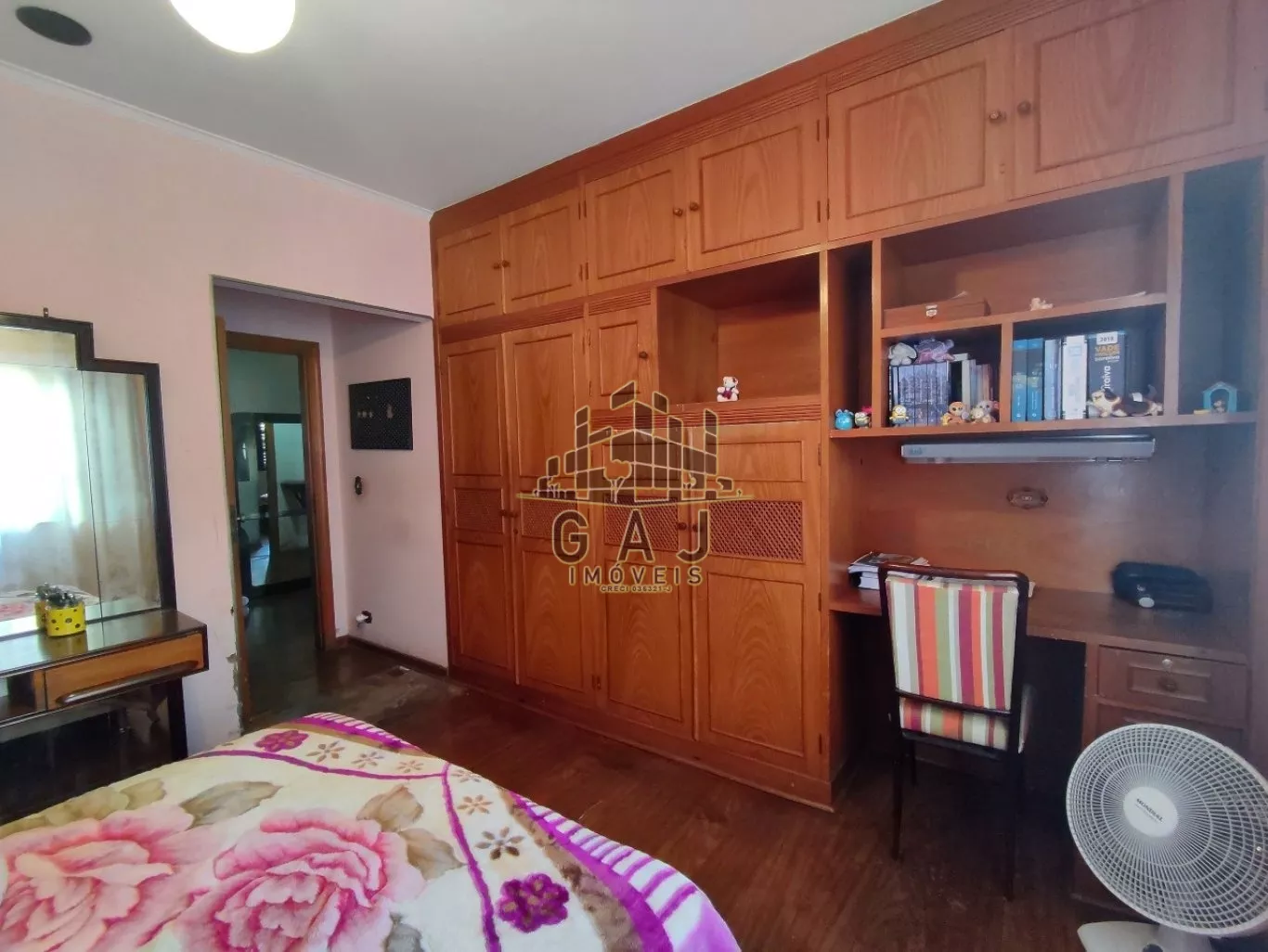 Casa à venda com 3 quartos, 211m² - Foto 7