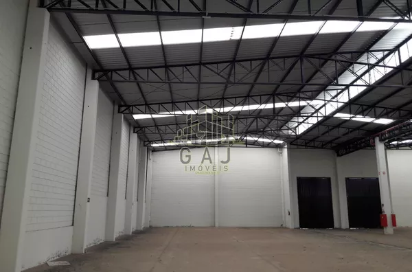 Salão industrial com 1980m² e 2 docas - Industrial Salto Grande - Americana/SP