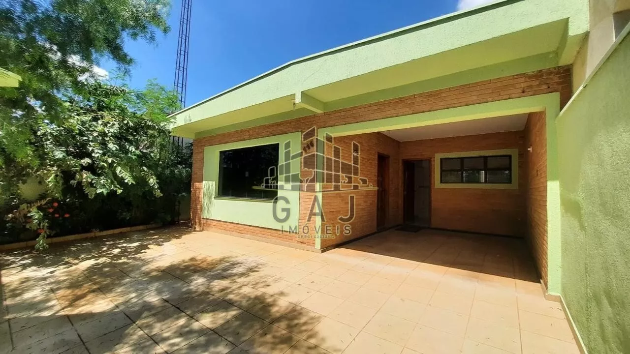 Casa à venda com 3 quartos, 198m² - Foto 1