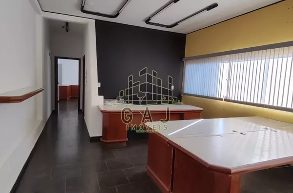 Casa comercial c/ 8 escritórios/salas no Centro - Americana/SP