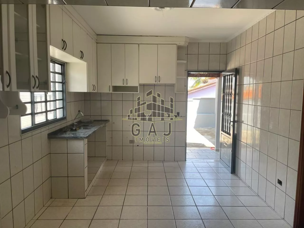 Casa à venda e aluguel com 3 quartos, 131m² - Foto 8