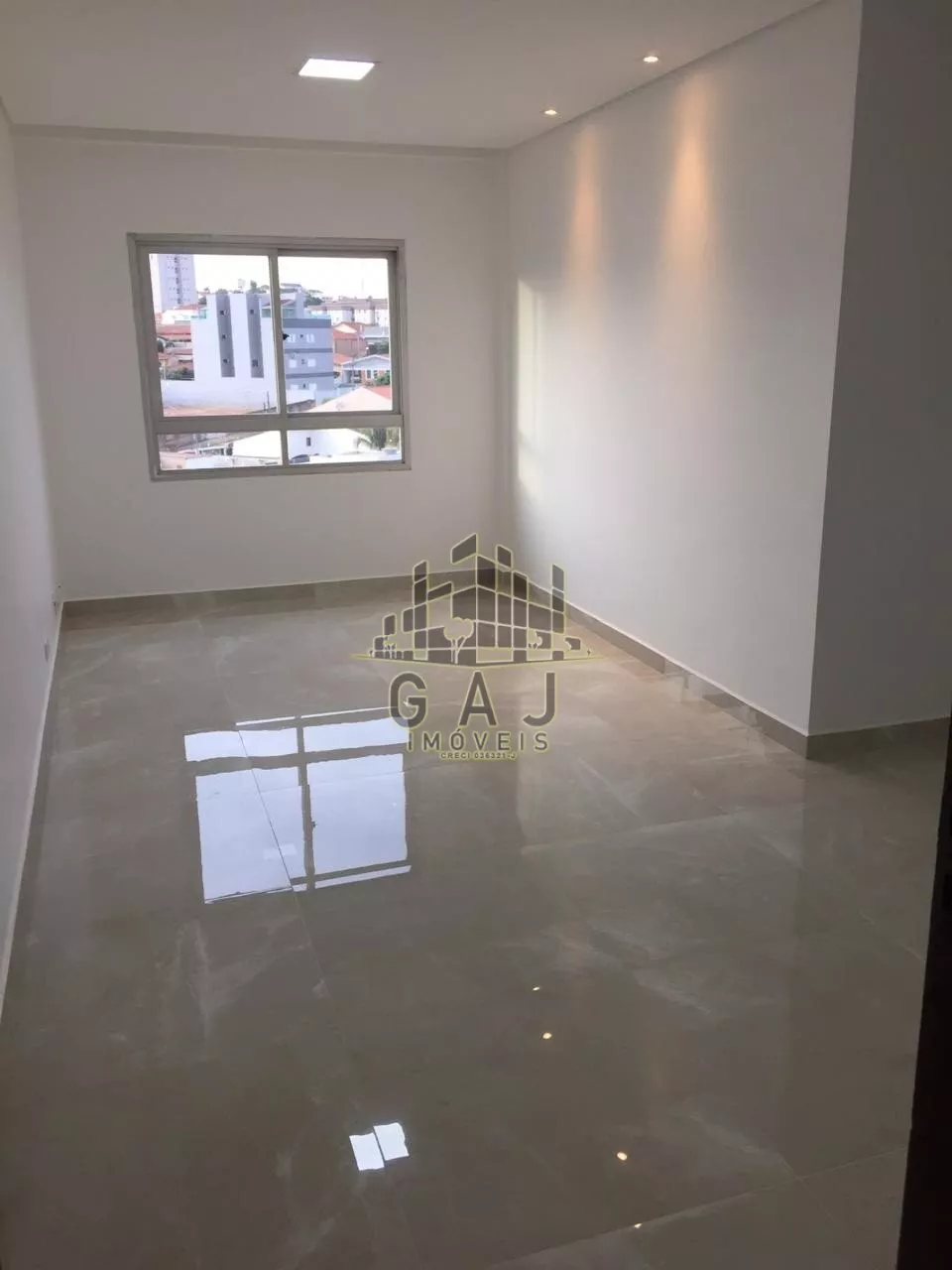 Apartamento à venda com 3 quartos, 111m² - Foto 1