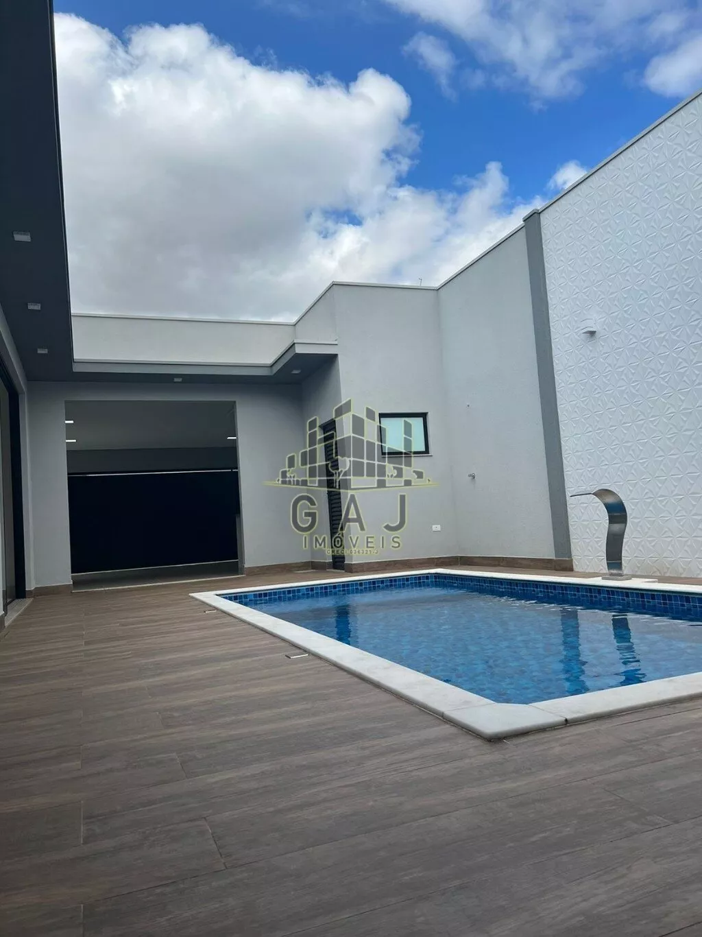 Casa à venda com 3 quartos, 220m² - Foto 2