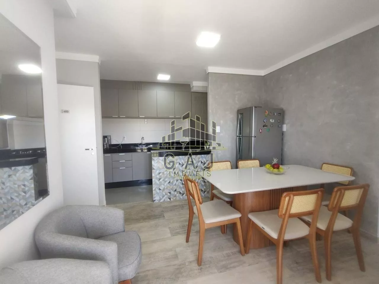 Apartamento à venda com 2 quartos, 70m² - Foto 4