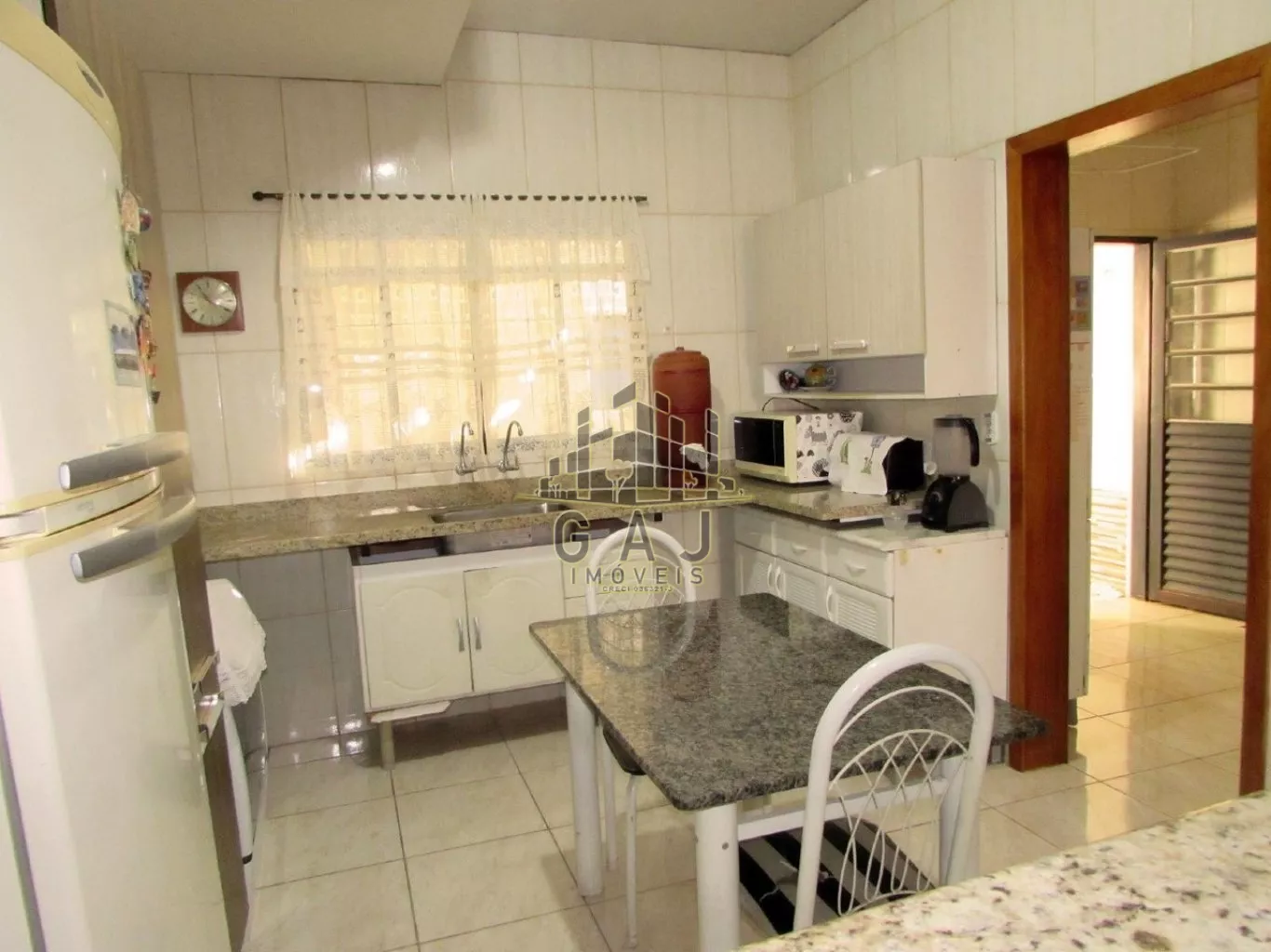 Casa à venda com 4 quartos, 200m² - Foto 3