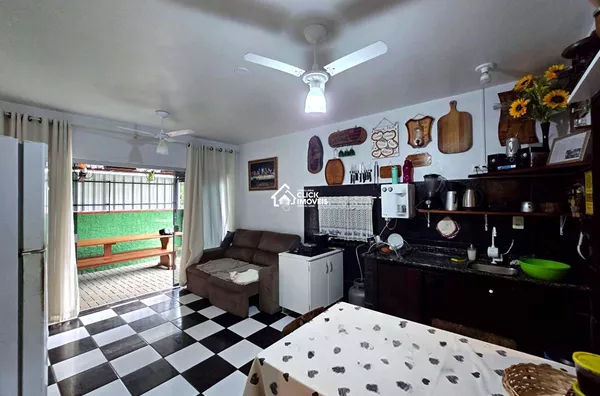 Casa térrea com 4 dormitórios sendo 1 Suíte no Bairro Testo Salto - Blumenau