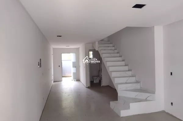 Sobrado com duas suítes no Bairro da Velha