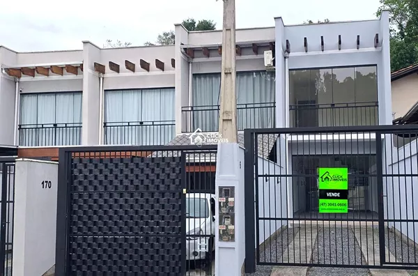 Excelente sobrado com 2 dormitórios sendo 2 suítes no Bairro Escola Agrícola.