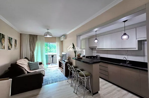 Apto Semimobiliado com 2 dormitórios sendo 1 suíte no Bairro Badenfurt em Blumenau.