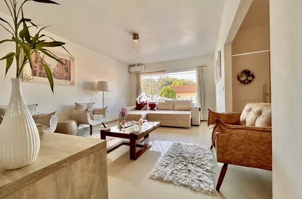 Casa térrea com 3 dormitórios sendo 1 suíte no Bairro Velha