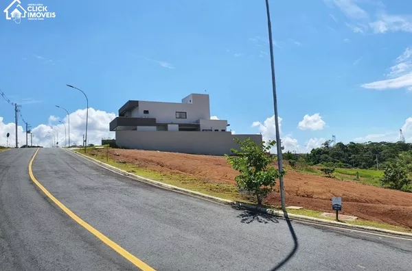 Excelente Terreno em Condomínio Fechado no Bairro Ponta Aguda.