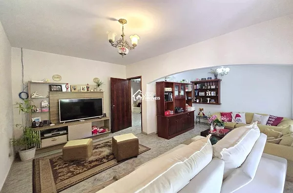 Casa semi-mobiliada com 3 dormitórios sendo 1 suíte no Bairro Badenfurt - Blumenau.