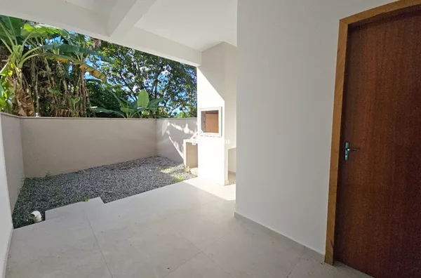 Excelente Sobrado com 3 dormitórios sendo 1 suíte no Bairro Água Verde. 