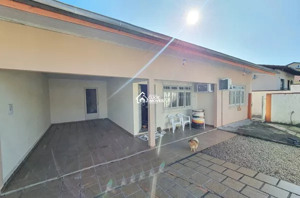 Casa residencial com 3 dormitórios no Bairro Tribess