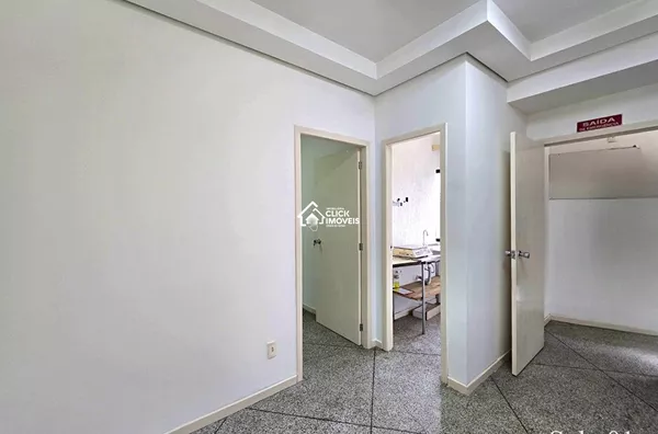 Sala comercial localizada em um dos principais corredores de serviços de Blumenau