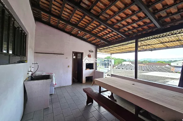 Casa Residencial ou Comercial com 4 dormitórios sendo 2 suítes no Bairro Do Salto - Blumenau 