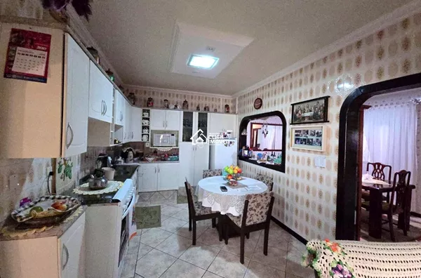 Excelente casa térrea com 3 dormitórios, com Edícula no Bairro Velha Central