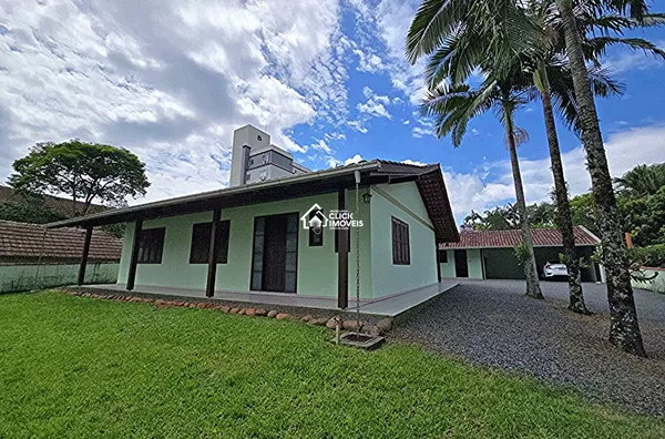 Excelente casa térrea com 3 dormitórios no Bairro Itoupava Norte