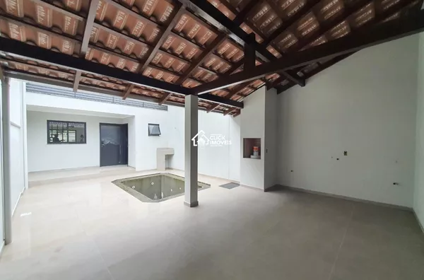 Sobrado com 3 dormitórios sendo 1 suíte na transversal da Rua João Pessoa no Bairro da Velha