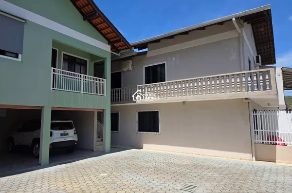 Casa Residencial com edícula no Bairro Itoupavazinha na cidade de Blumenau