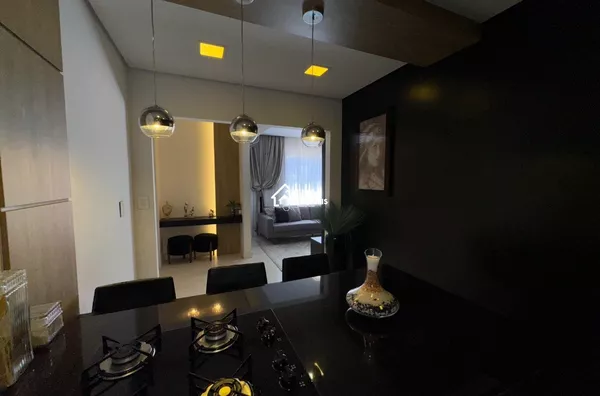 2 Casas e uma kitnet a venda