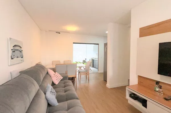  Sobrado com 3 dormitórios sendo 1 suíte no Bairro Escola Agrícola. 