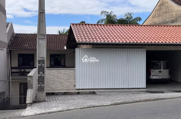 Casa com espaço para sua empresa!