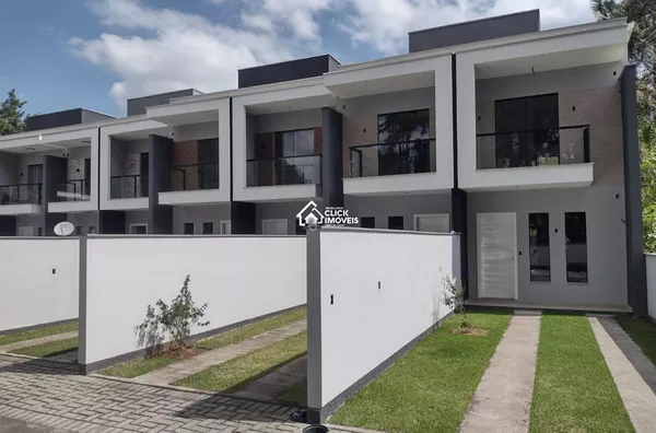 Sobrado com duas suítes no Bairro da Velha