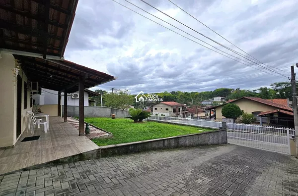 Casa com 3 dormitórios no Bairro Itoupavazinha - Blumenau.