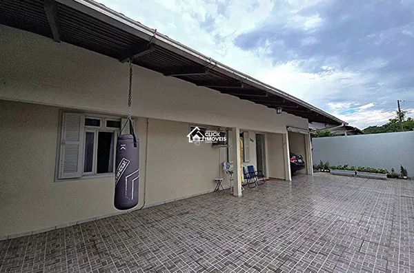 Casa Residencial com edícula no Bairro Água Verde na cidade de Blumenau