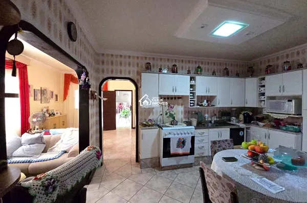 Excelente casa térrea com 3 dormitórios, com Edícula no Bairro Velha Central