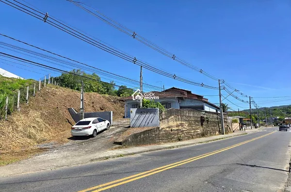 Casa Residencial ou Comercial com 3 Dormitórios no Bairro Água Verde – Blumenau